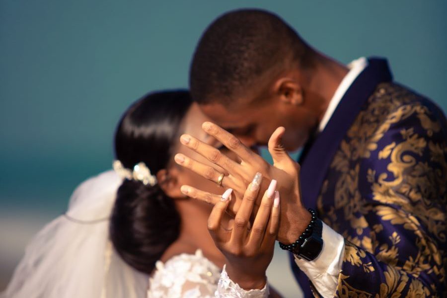 62f10f0d44a9e56de7b1be3a uk nigerian wedding featured image